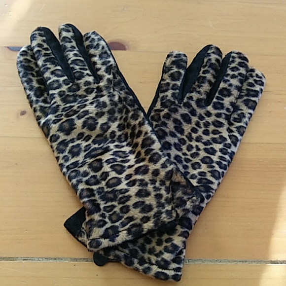 unknown Accessories - 2/$10 - Leopard print gloves